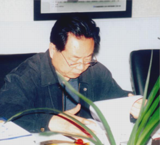 1532577612929400.png 调整大小 李教授.png